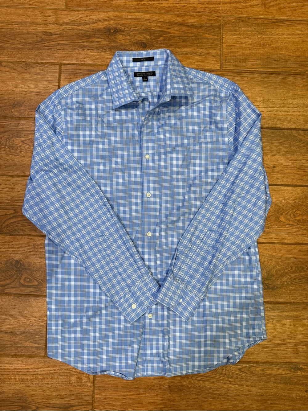 Banana Republic Light Blue Plaid Dress Shirt non iron / men’s large (slim)
